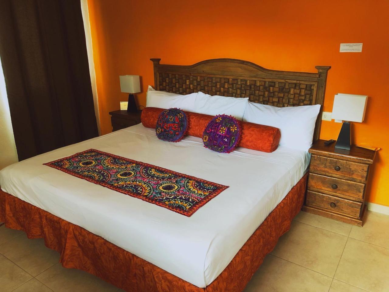 Hotel Real Colonial Valladolid  Extérieur photo
